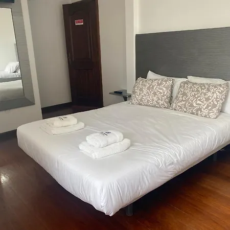 Nocleg ze śniadaniem Residencia Maciel Peniche