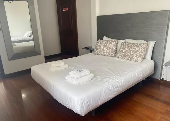 לינה וארוחת בוקר Residencia Maciel פניש