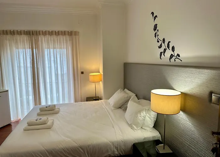 לינה וארוחת בוקר Residencia Maciel פניש